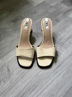ZARA Kroko Optik Muster Absatzschuhe Sandalen beige creme 37 Baden-Württemberg - Heilbronn Vorschau