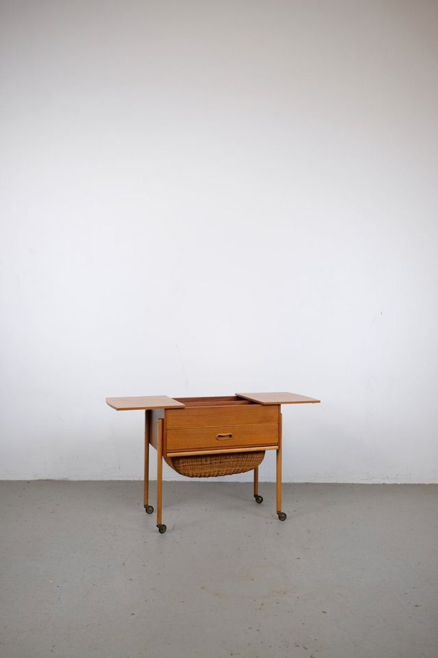 Mid Century Nähkasten Tisch Beistelltisch 60er 70er zu Teak in Gießen