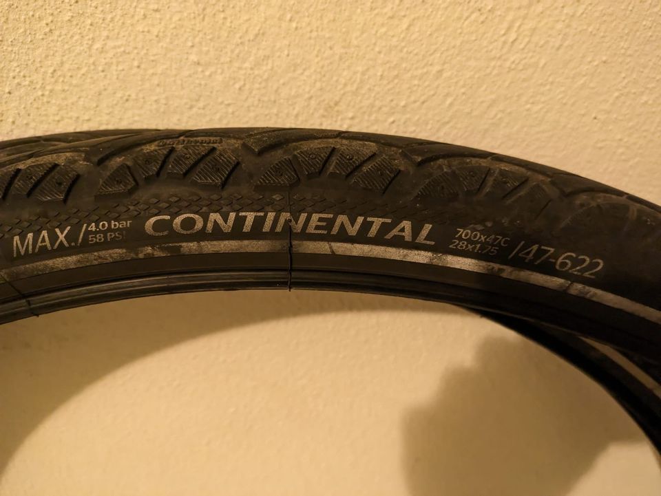 Continental Reifen 28" 40 mm mit 2 Schläuchen in Darmstadt