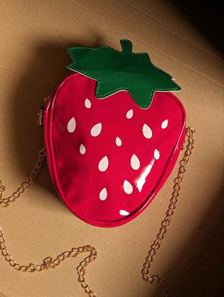 Tasche in Erdbeerform in Hemer