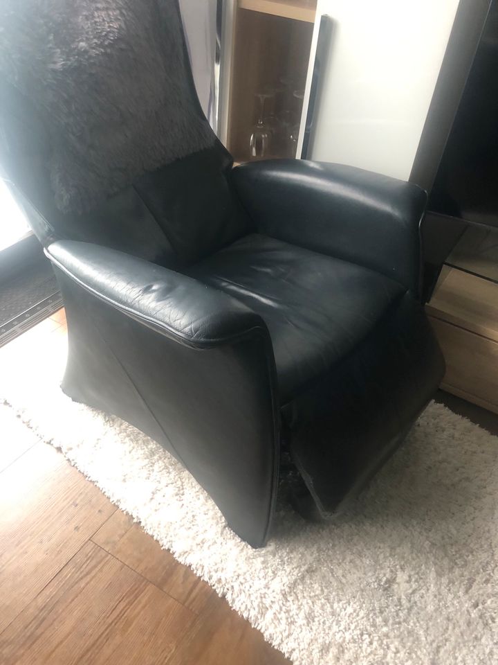 Schwarze Sessel in Wanderath