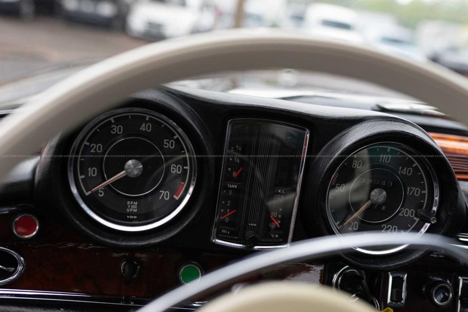 Mercedes-Benz W111 280 SE Coupé (1970), Flachkühler in Vettelschoß