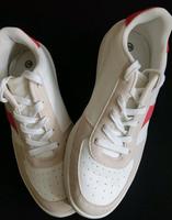 Sneaker, Turnschuhe, Sportschuhe Größe 39 weiß/ rot Baden-Württemberg - Bietigheim-Bissingen Vorschau