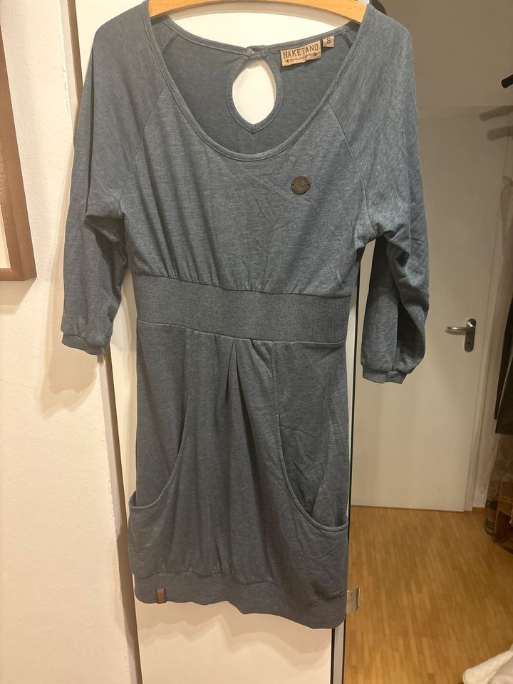 Naketano Kleid blau S wie neu in Haar