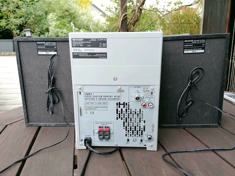 Tolle SHARP Stereoanlage mit AIWA 2-Wege Bassreflex Boxen in Enger