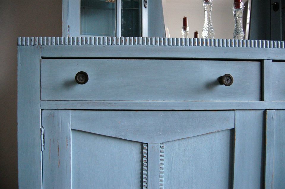 alter Schrank mit Spiegel-Aufsatz - Shabby Chic/Vintage in Sande