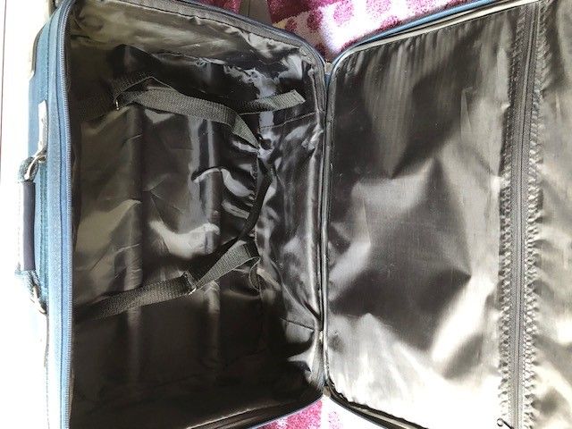Boardcase Koffer Hotpack dunkelblau - mit Rollen in Witzeeze