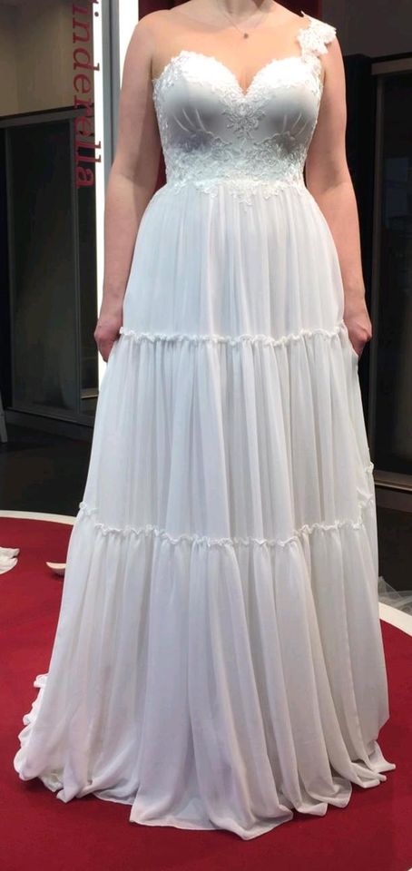 Kleid Hochzeit Hochzeitskleid ungetragen in Reichshof