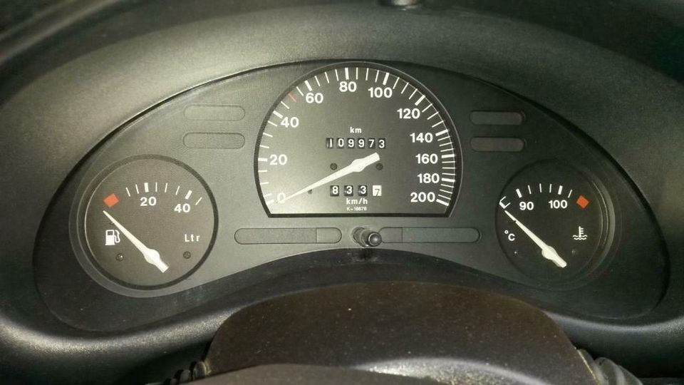 Opel Corsa B 1,0 12V Schaltgetriebe 109900 km in Bad Salzschlirf