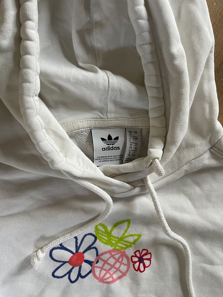 Adidas Hoodie + Levi’s Tshirt in Neuwied