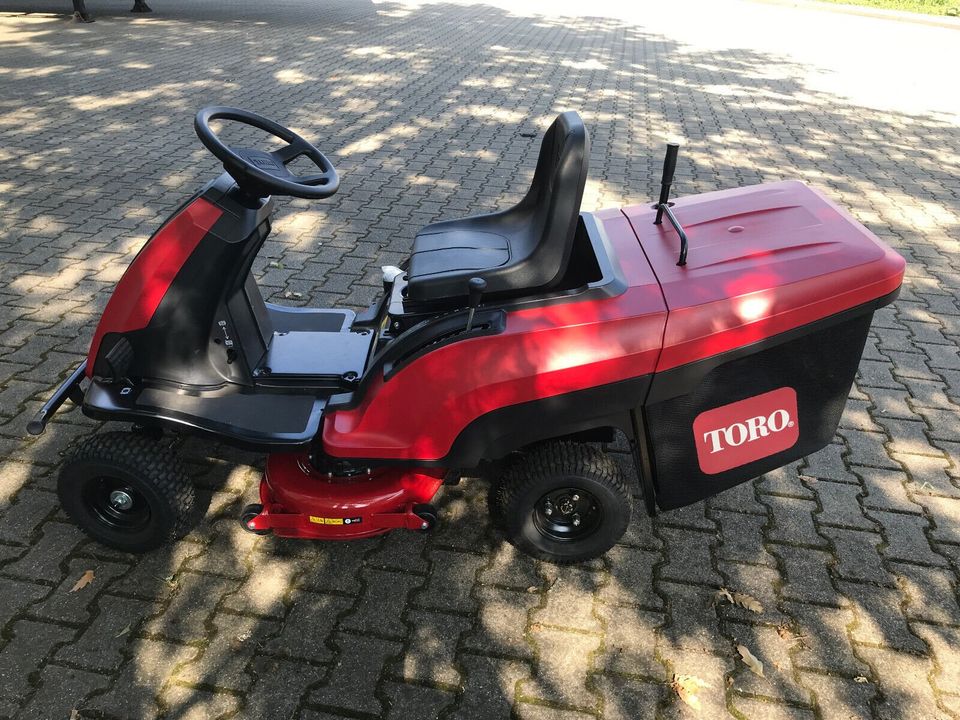 Toro Heckauswerfer-Aufsitzmäher ES3200DC + Akku/Ladegerät #50806 in Lahr (Schwarzwald)