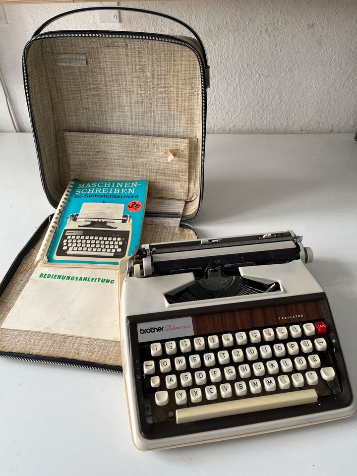 Vintage Schreibmaschine von Brother -Modell Deluxe 1300 Tabulator in Berlin