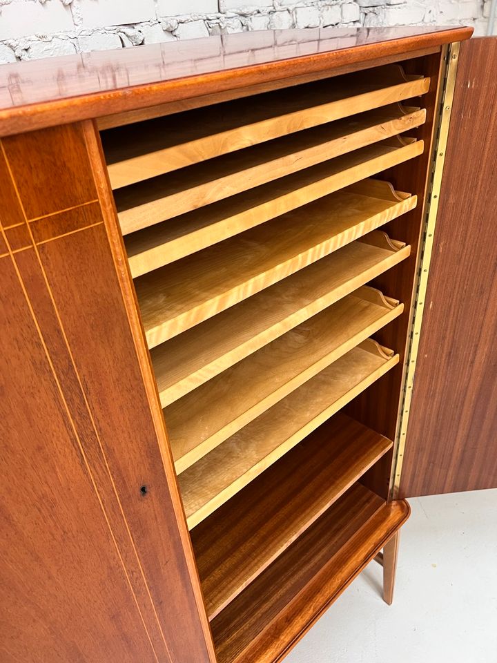 Kleiderschrank / Geschirrschrank mit Lieferung: 40er/50er Schweden Vintage Antik Wohnzimmerschrank Wäscheschrank Schubladen Teak Mid Century Design rar selten in Berlin