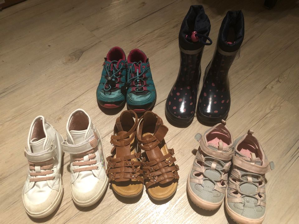 Schuhe, Mädchen, Sandalen, Sportschuhe, Gummistiefel, Größe 27 in Oelsnitz / Vogtland
