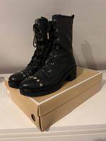 Michael Kors Stiefelette Stiefel Gr. 40,5 Sachsen - Chemnitz Vorschau