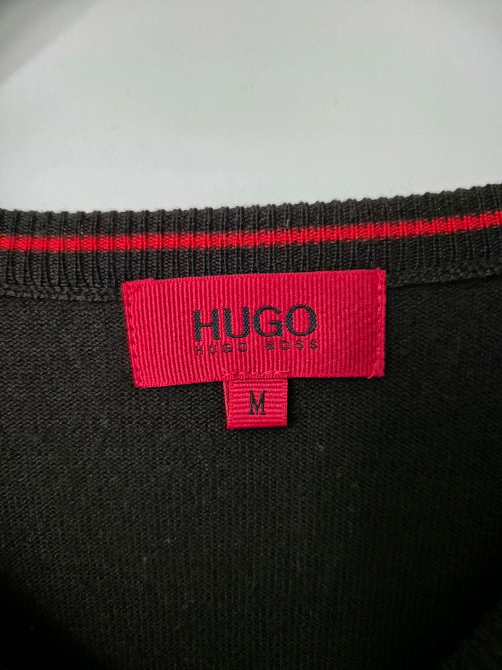 Pullover HUGO Gr. M braun in Moers