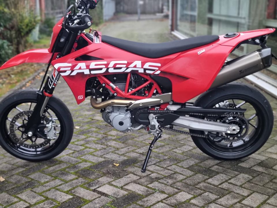 GASGAS SM 700 Akrapovic nur 896km in Itterbeck