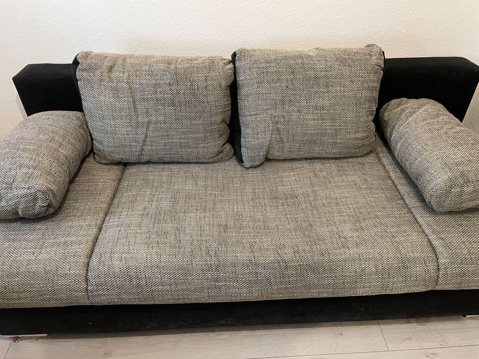 Sofa Couch mit Schlaffunktion in Duisburg