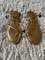 Sandalen // Gold // Zara München - Sendling Vorschau