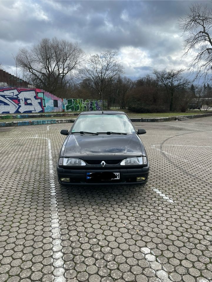Renault R19 Oldtimer in Rheinstetten