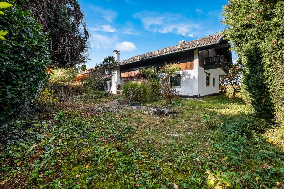 Großzügiges Einfamilienhaus mit idyllischem Garten und Alpenblick am Ortsrand von Bruckmühl in Bruckmühl