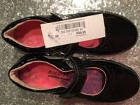 Ricosta Schuhe Lackschuhe Ballerinas Kinder schwarz Neu Gr. 29 Berlin - Reinickendorf Vorschau