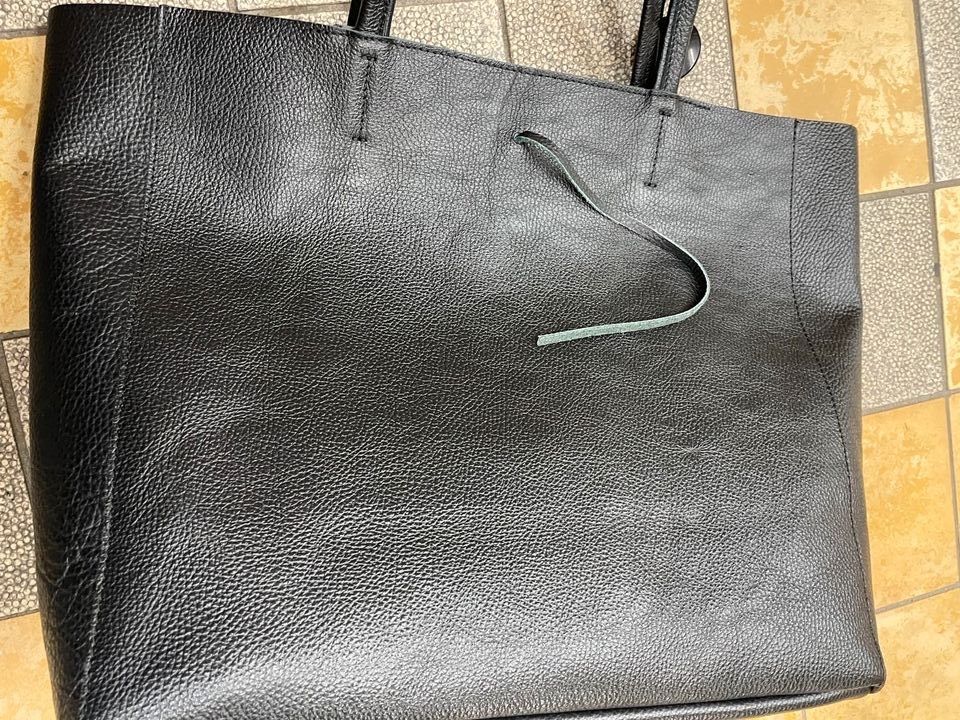 Designer Tasche Leder Lieblingsmensch schwarz Shopper in Gelnhausen