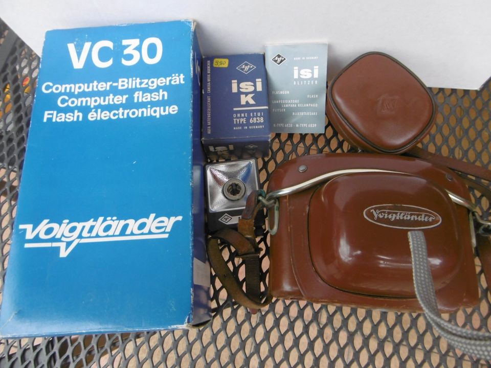 Voigtländer Vito C mit Blitz und Agfa Belichtungsmesser in Bonn