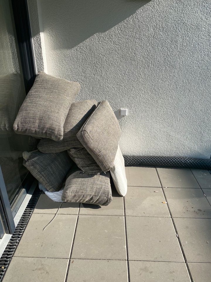 Couch u Form zu verschenken an Selbstabholer in Dortmund