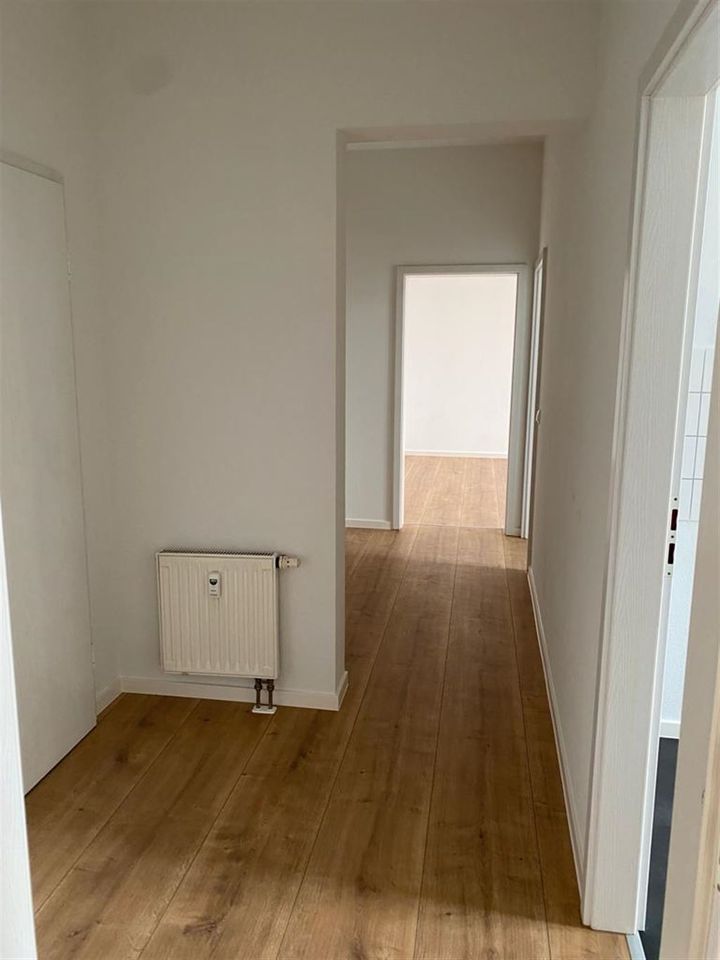 **Großzügige 2-Zimmer-Wohnung mit Wannenbad und Aufzug*** in Chemnitz