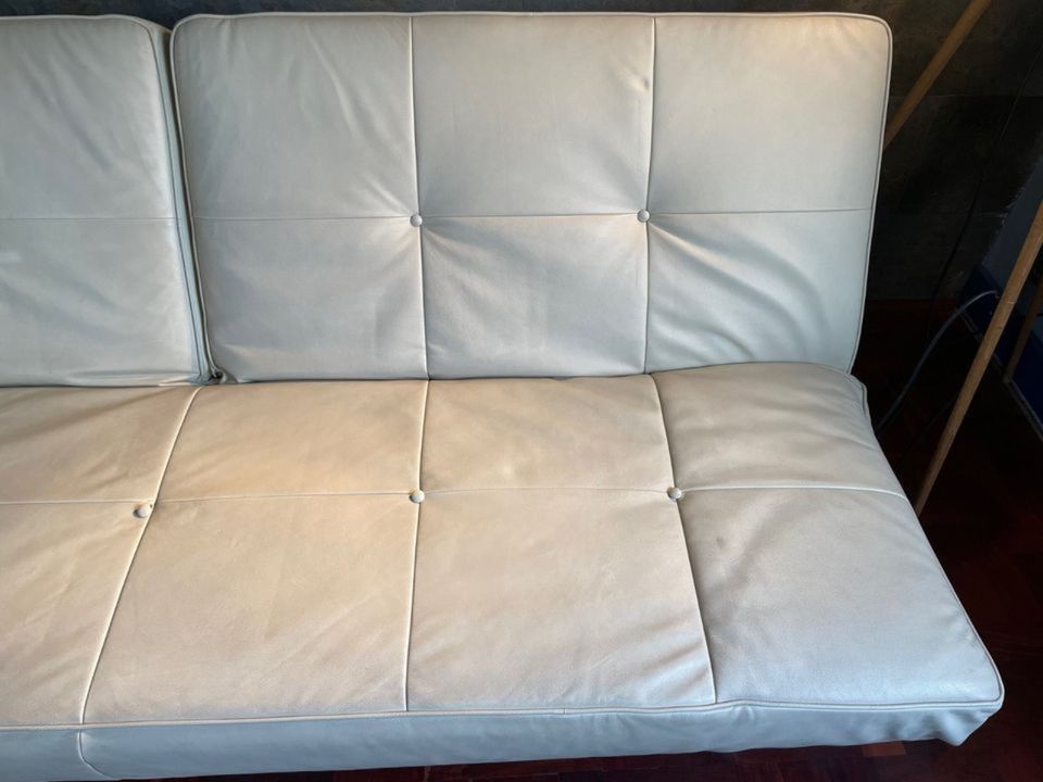 Klassiker:Ligne Roset Sofa Smala, Leder Indiana Craie, mit Hocker in Siegen