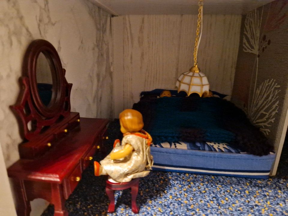 Puppenhaus mindestens 50 Jahre alt in Marsberg