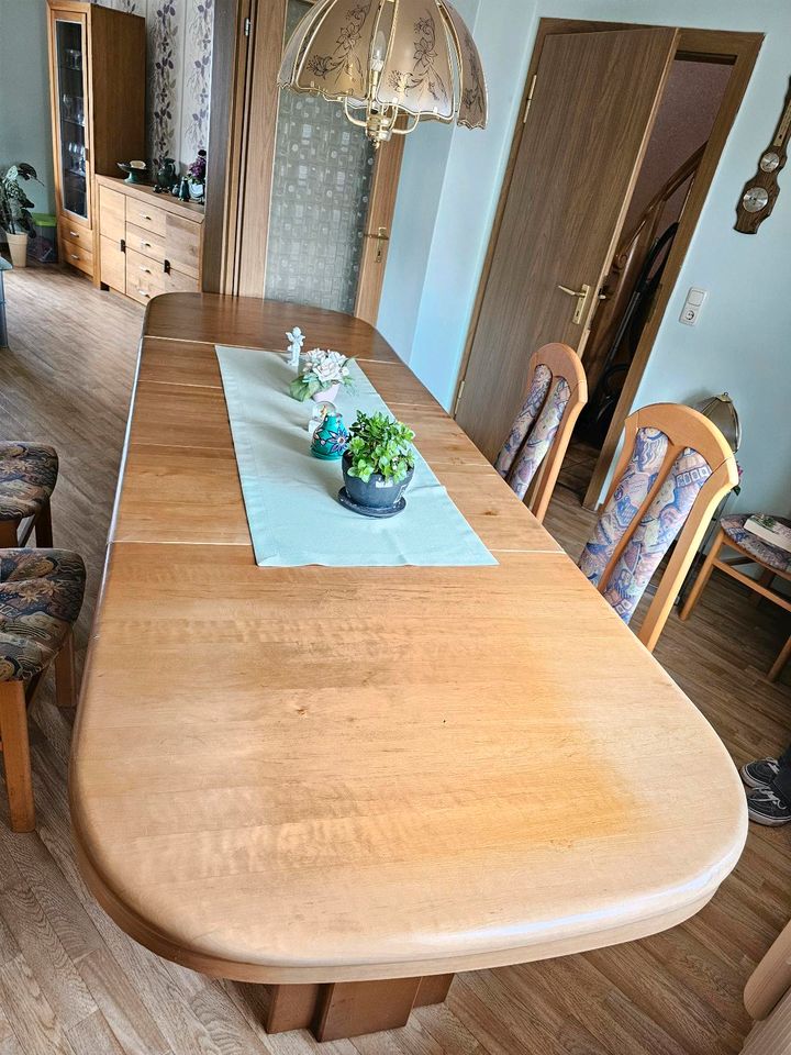 Esstisch Tisch Garnitur ausziehbar inkl 6 Stühle.  Gute Qualität in Korbach