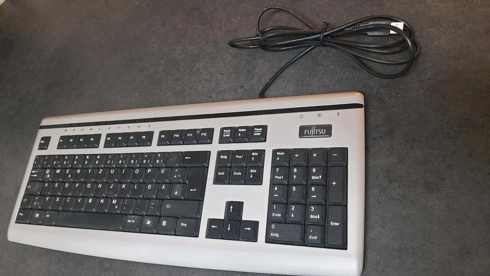 Fujitsu Tastatur QWERTZ USB-Anschluss in München