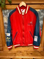 Vintage Adidas Barcelona Dragons Jacke Gr. D5 M NFL rot grün rar Hessen - Kassel Vorschau