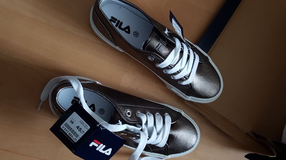 NEU Fila Sneaker, Halbschuhe Gr.38 silber-weiss /glitzer hellgrau in Lübeck