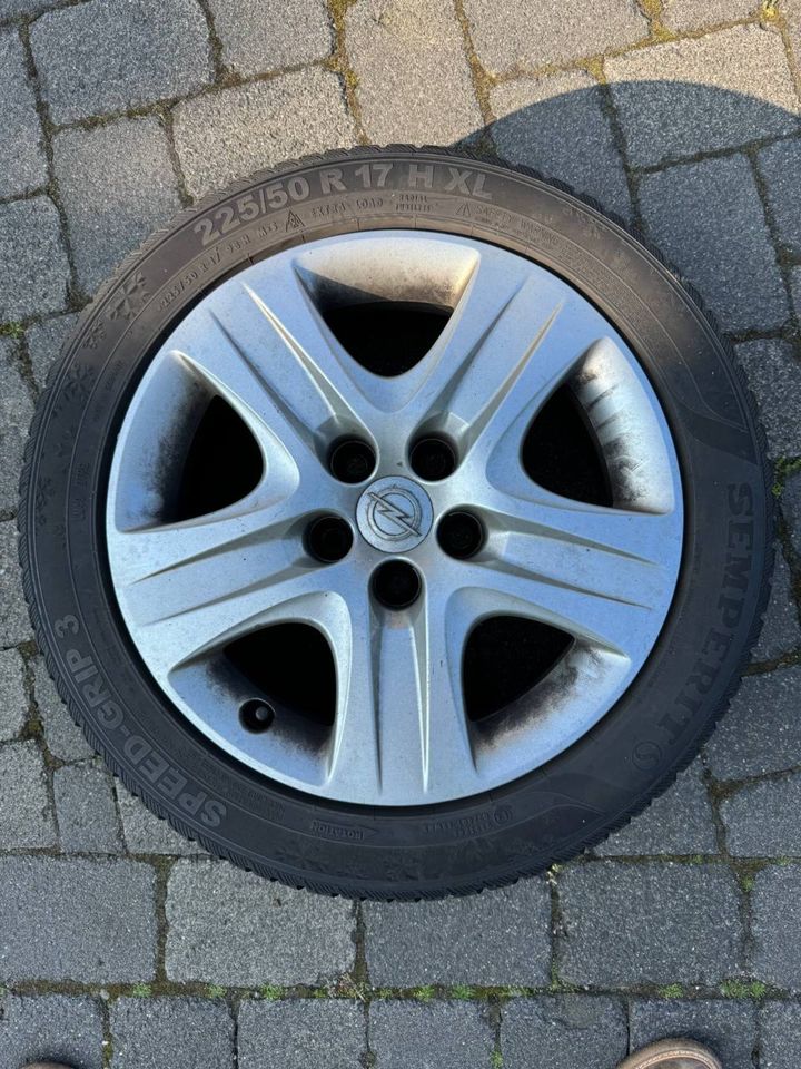 1x Sempterit SpeedGrip 3 Winterreifen 225/50 R17 Opel in Rheurdt