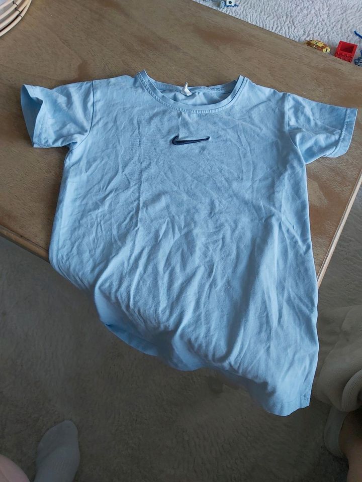 T-Shirt Kleiderpaket - Gr. 146/152 in Hilden