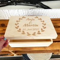 CHICCIE personalisierte Holzbox zur Hochzeit 30x20x14cm natur Nordrhein-Westfalen - Heiden Vorschau