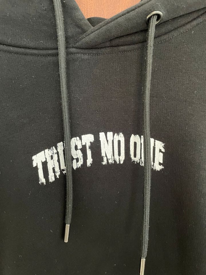 Trust no one (tno) Pullover in Ennepetal