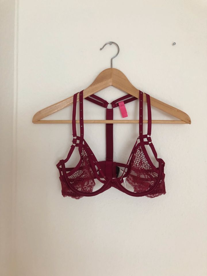 Hunkemöller Dessous BH mit Riemen, burgundrot in Düsseldorf