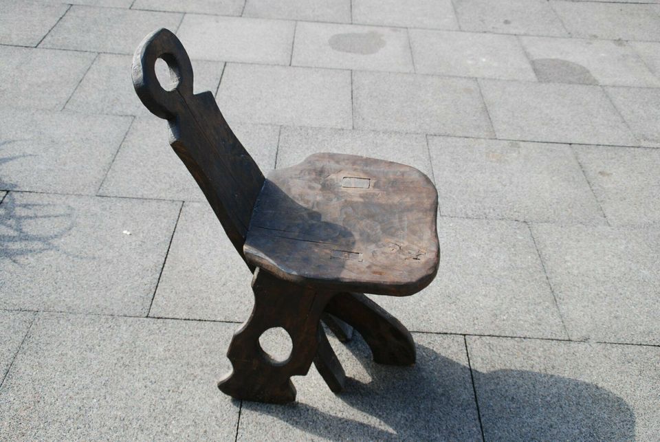 Antiker spanischer Stuhl , Melkstuhl in Neunkirchen-Seelscheid