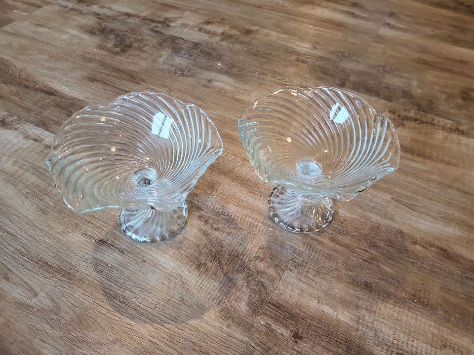 2 Eisschälchen Schale Eisbecher aus Glas in Leipzig