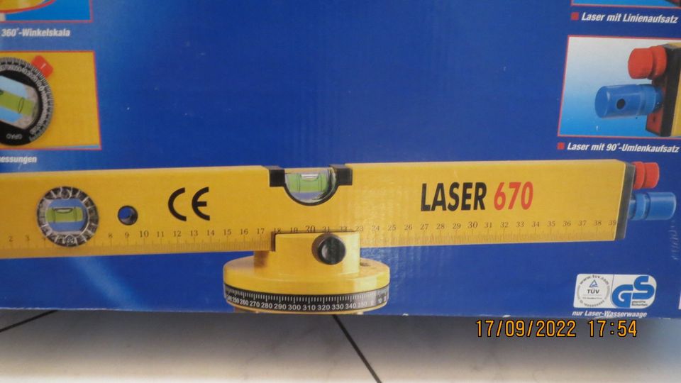 Laser Wasserwaage mit Stativ Neu in Dieburg