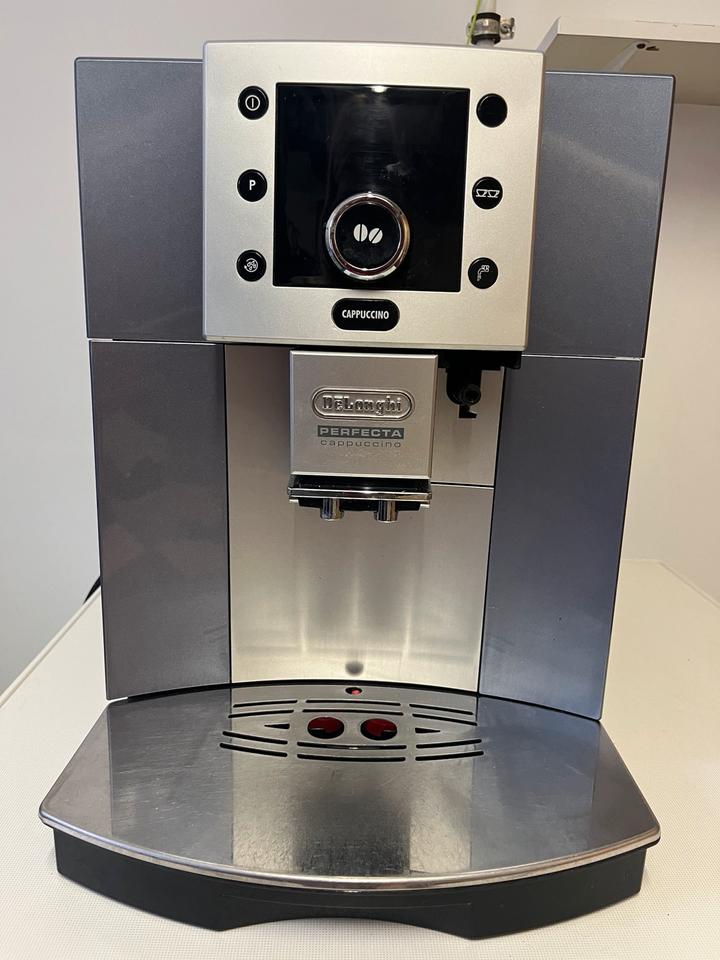 Delonghi Perfecta Cappuccino FÜR BASTLER Kaffeevollautomat in Northeim