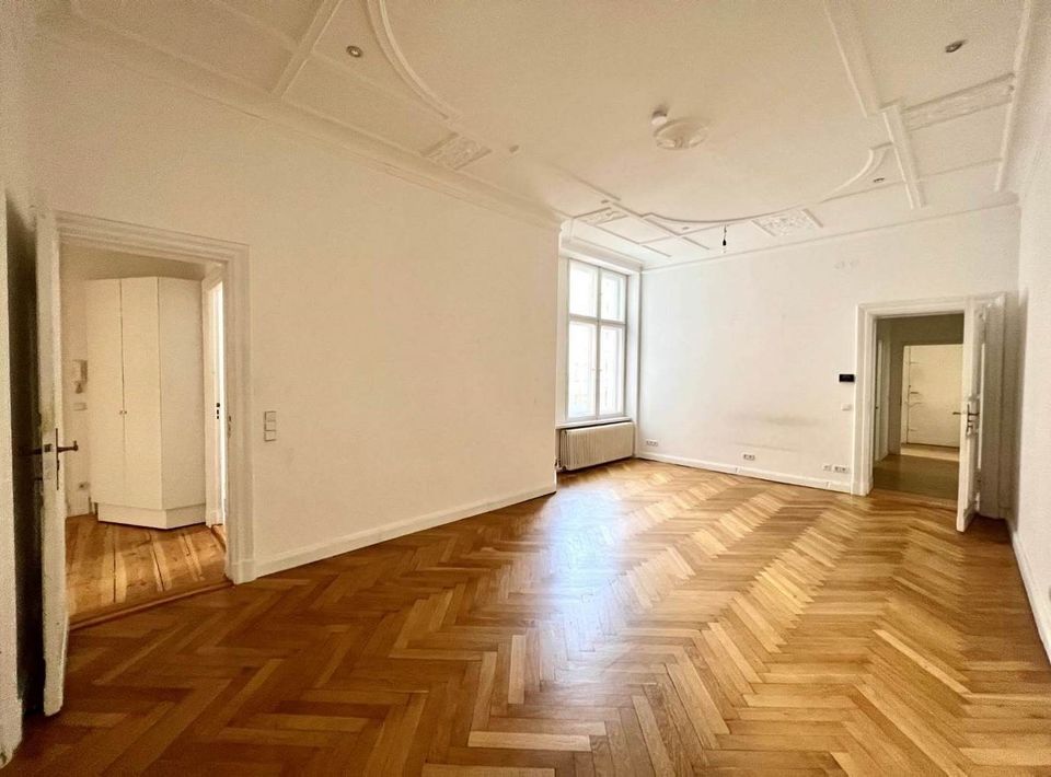 DICHT LUDWIGKIRCHPLATZ- ERSTKLASSIGE STUCKWOHNUNG - im exklusivem Gründerzeitaltbau in Berlin