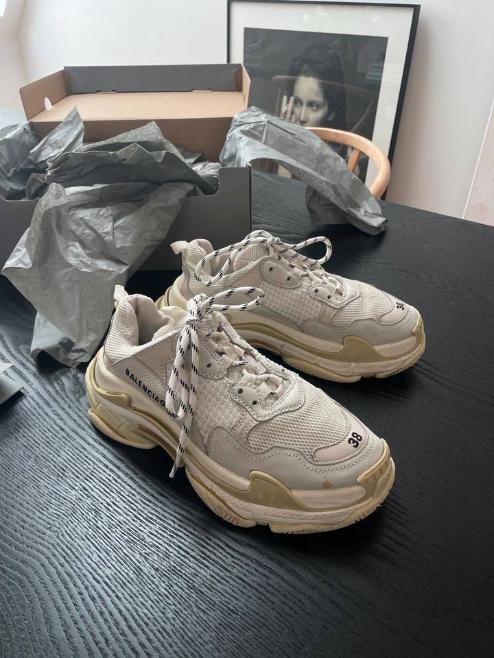 Balenciaga triple S Turnschuh in Berlin