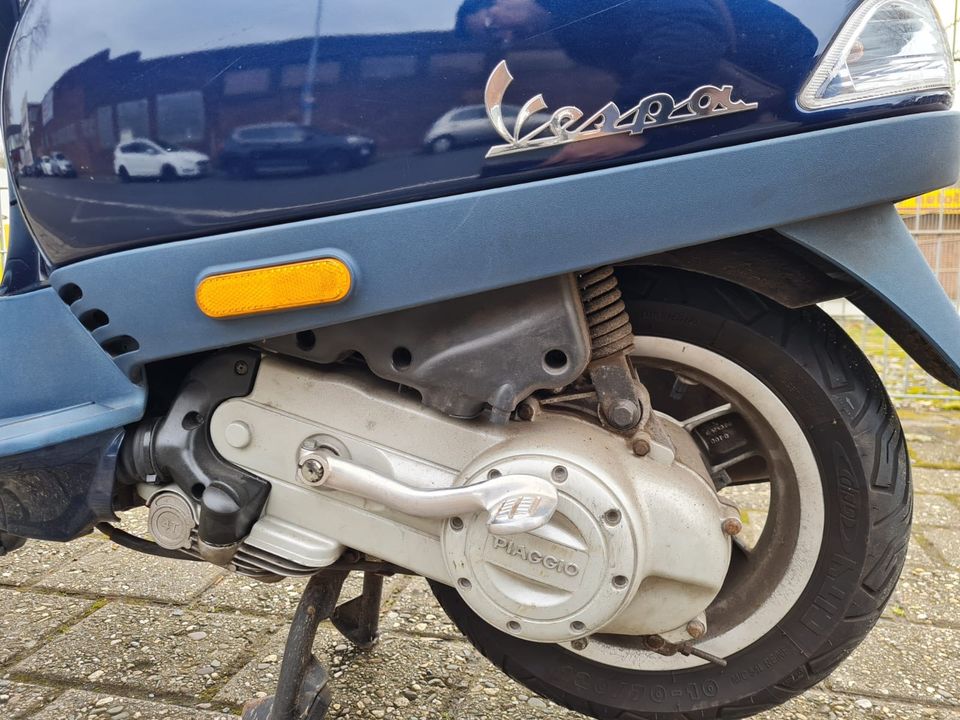 Piaggio Vespa LX50 4Takter Königsblau Sehr gepflegt 25ccm Mofa in Duisburg