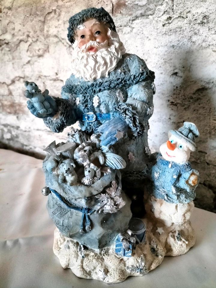 Deko Weihnachtsmann  und Schneemann in Stadtoldendorf