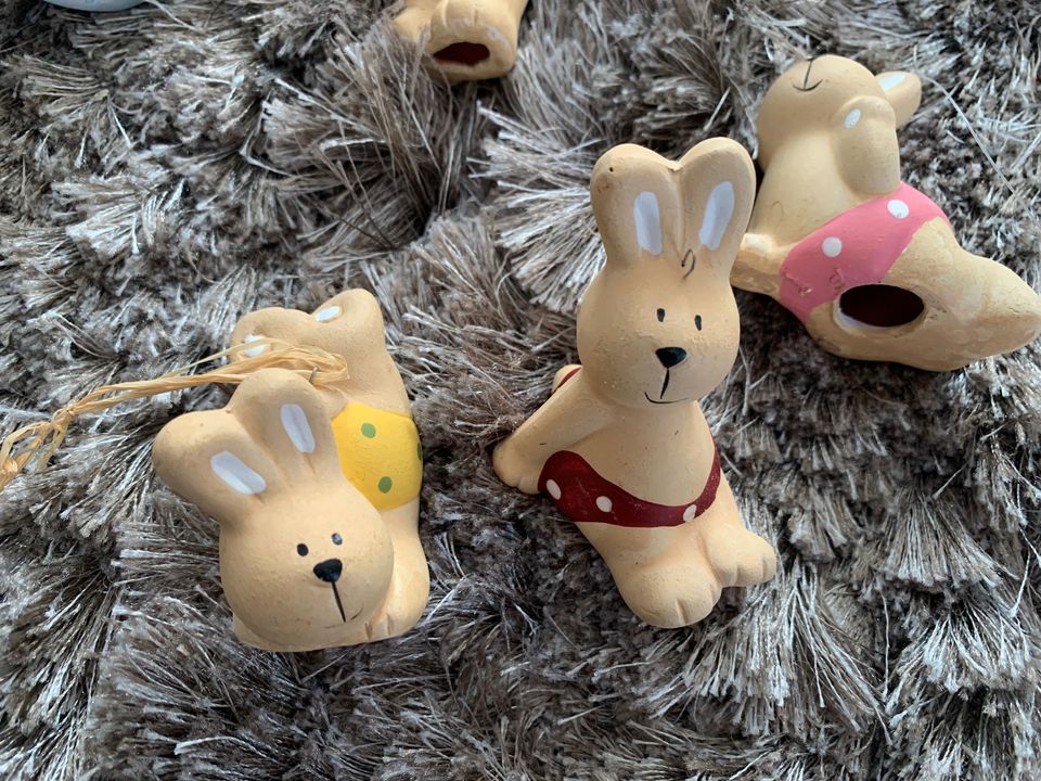 Ostern - viele Osterhasen Deko-Hänger aus Keramik in Dortmund